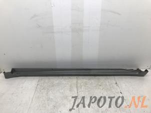 Gebrauchte Seitenschürze links Toyota Avensis Wagon (T27) 2.0 16V D-4D-F Preis € 75,00 Margenregelung angeboten von Japoto Parts B.V.