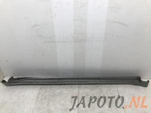 Used Side skirt, right Toyota Avensis Wagon (T27) 2.0 16V D-4D-F Price € 75,00 Margin scheme offered by Japoto Parts B.V.