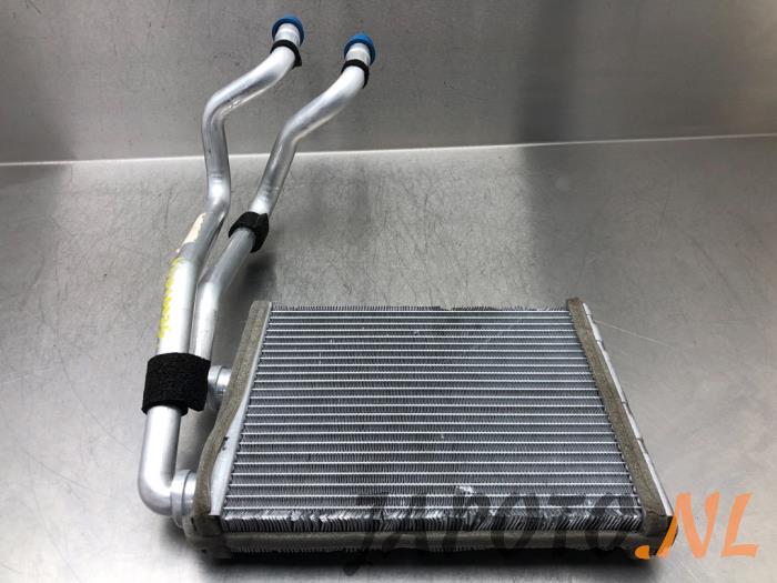 Heating radiator from a Nissan Qashqai (J11) 1.3 DIG-T 160 16V 2019