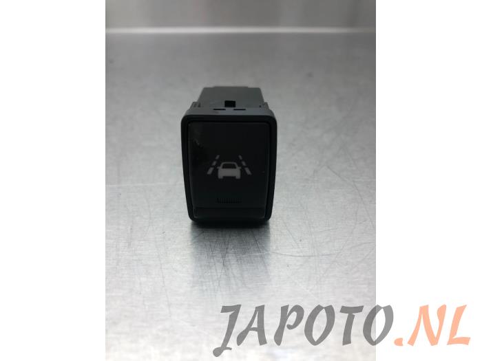 PDC switch from a Nissan Qashqai (J11) 1.3 DIG-T 160 16V 2019