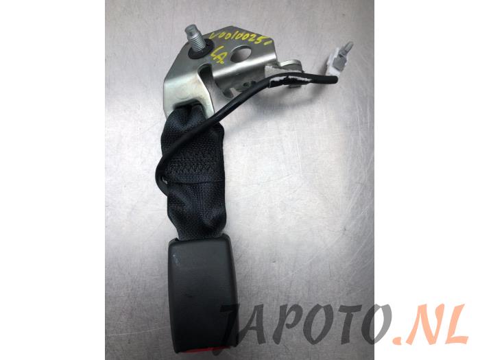 Insertion ceinture de sécurité arrière gauche d'un Nissan Qashqai (J11) 1.3 DIG-T 160 16V 2019