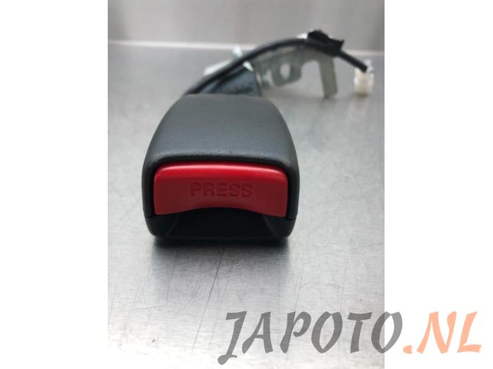 Insertion ceinture de sécurité arrière gauche d'un Nissan Qashqai (J11) 1.3 DIG-T 160 16V 2019
