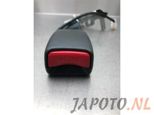 Usagé Attache ceinture arrière gauche Nissan Qashqai (J11) 1.3 DIG-T 160 16V Prix € 19,95 Règlement à la marge proposé par Japoto Parts B.V.