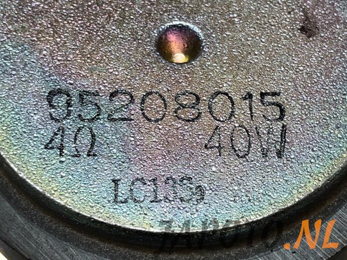 Lautsprecher van een Chevrolet Spark (M300) 1.2 16V 2012
