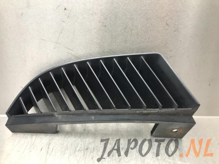 Używane Grill Mitsubishi Colt CZC 1.5 16V Cena € 15,75 Procedura marży oferowane przez Japoto Parts B.V.
