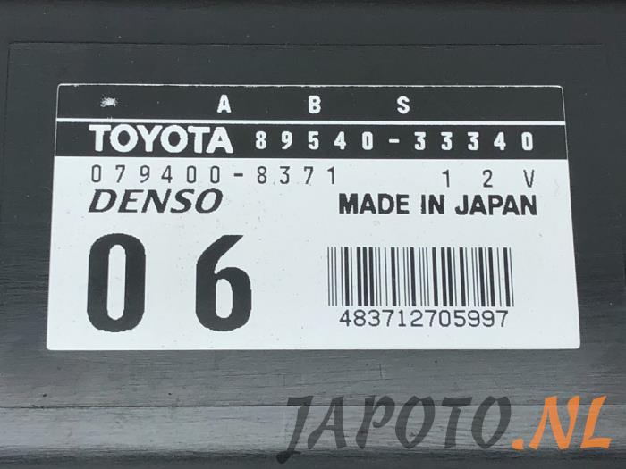 Ordenador ABS de un Toyota Camry (CV30) 2.4i 16V VVT-i 2003