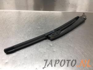 Used Rear wiper arm Subaru Forester (SG) 2.0 16V X Price € 14,95 Margin scheme offered by Japoto Parts B.V.