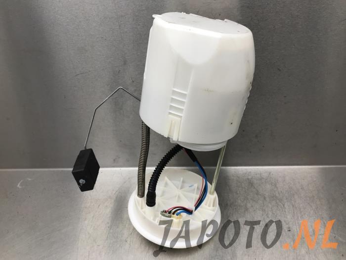 Petrol pump from a Mazda MX-5 RF (ND) 2.0 SkyActiv G-160 16V 2018