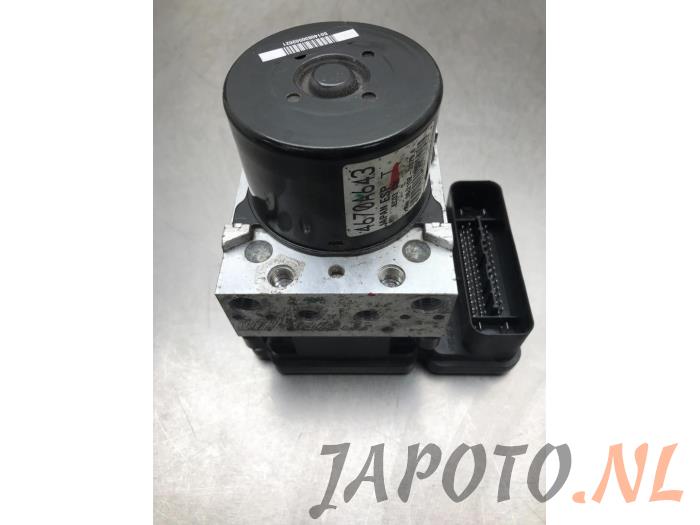 Używane Pompa ABS Mitsubishi ASX 1.8 DI-D HP MIVEC 16V Cena € 120,70 Procedura marży oferowane przez Japoto Parts B.V.