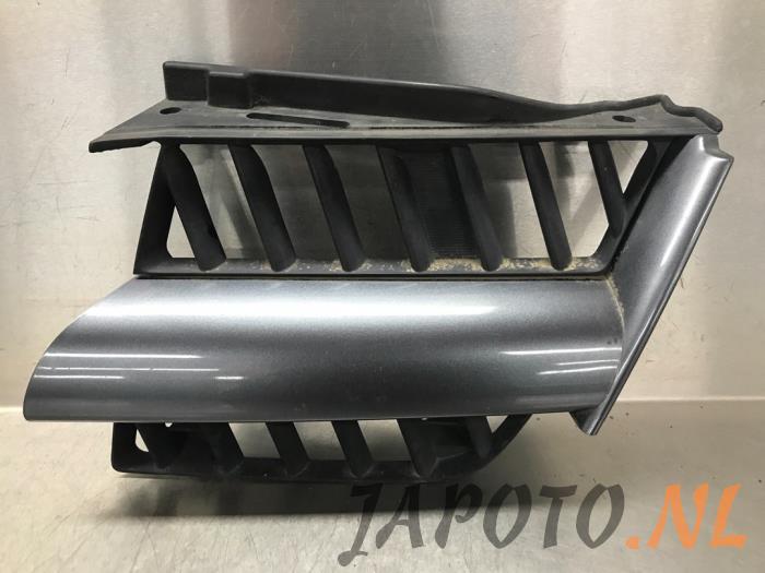 Begagnade Grill Mitsubishi Outlander (CU) 2.0 16V 4x2 Pris € 31,45 Marginaltabell erbjuds av Japoto Parts B.V.