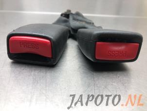 Gebrauchte Sicherheitsgurt Schließe rechts hinten Mitsubishi Outlander (CU) 2.0 16V 4x2 Preis € 14,95 Margenregelung angeboten von Japoto Parts B.V.