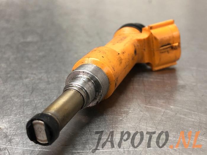 Injektor (Benzineinspritzung) van een Suzuki Vitara (LY/MY) 1.6 16V VVT 2015