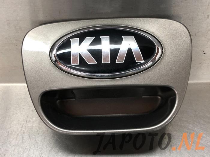 Tailgate handle from a Kia Picanto (JA) 1.2 16V 2017