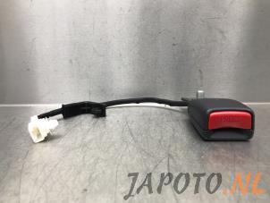 Usagé Attache ceinture arrière droite Toyota Prius Plus (ZVW4) 1.8 16V Prix € 19,95 Règlement à la marge proposé par Japoto Parts B.V.