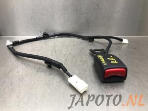 Used Rear seatbelt buckle, right Toyota Prius Plus (ZVW4) 1.8 16V Price € 19,95 Margin scheme offered by Japoto Parts B.V.