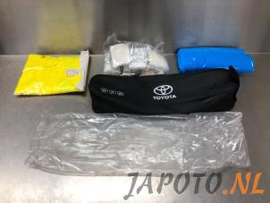 Usagé Kit premiers soins Toyota Prius Plus (ZVW4) 1.8 16V Prix € 19,95 Règlement à la marge proposé par Japoto Parts B.V.