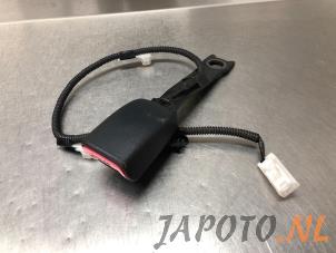 Used Front seatbelt buckle, left Toyota Prius Plus (ZVW4) 1.8 16V Price € 19,95 Margin scheme offered by Japoto Parts B.V.