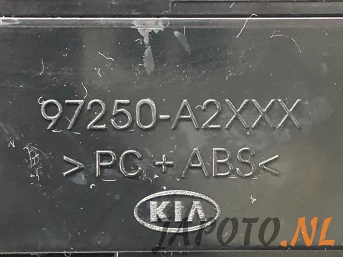 Panneau de commandes chauffage d'un Kia Cee'd (JDB5) 1.0i T-GDi 12V 120 2015