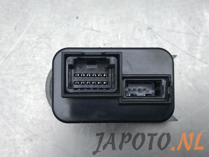Zlacze AUX/USB z Kia Cee'd (JDB5) 1.0i T-GDi 12V 120 2015