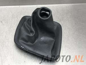 Used Gear stick cover Kia Cee'd (JDB5) 1.0i T-GDi 12V 120 Price € 24,99 Margin scheme offered by Japoto Parts B.V.