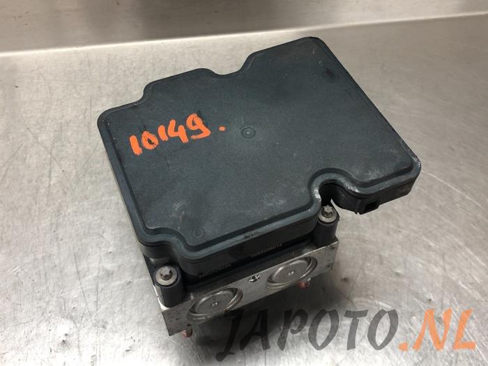 Used ABS pump Toyota Auris (E18) 1.4 D-4D-F 16V Price € 157,45 Margin scheme offered by Japoto Parts B.V.