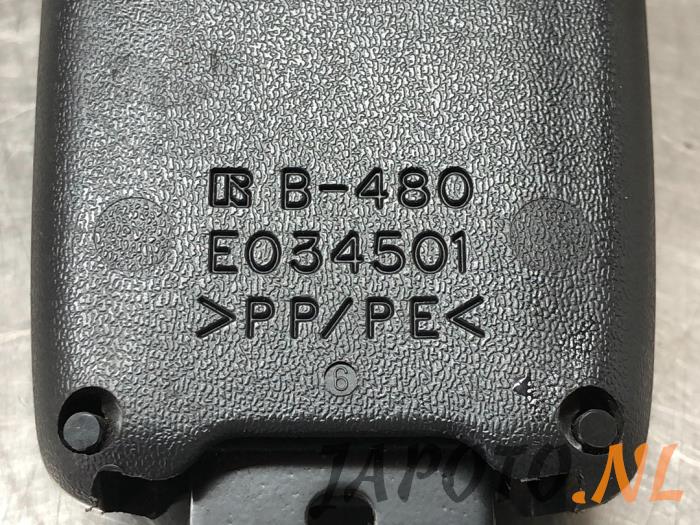 Wtyk pasa bezpieczenstwa prawy przód z Toyota Aygo (B10) 1.0 12V VVT-i 2009