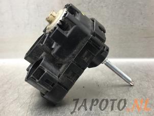 Used Headlight motor Toyota Yaris III (P13) 1.4 D-4D-F Price € 19,94 Margin scheme offered by Japoto Parts B.V.