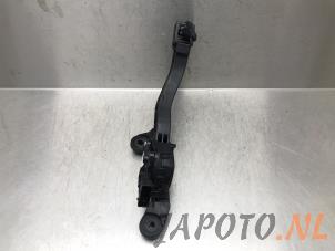 Used Accelerator pedal Kia Cee'd (JDB5) 1.0i T-GDi 12V 120 Price € 49,95 Margin scheme offered by Japoto Parts B.V.