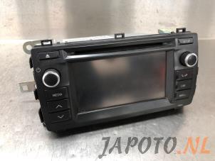 Używane Radioodtwarzacz CD Toyota Auris (E18) 1.4 D-4D-F 16V Cena € 250,00 Procedura marży oferowane przez Japoto Parts B.V.