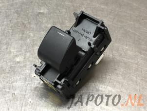 Used Electric window switch Lexus IS (E3) Price € 29,99 Margin scheme offered by Japoto Parts B.V.