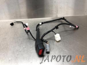 Used Front seatbelt buckle, left Lexus IS (E3) Price € 34,99 Margin scheme offered by Japoto Parts B.V.