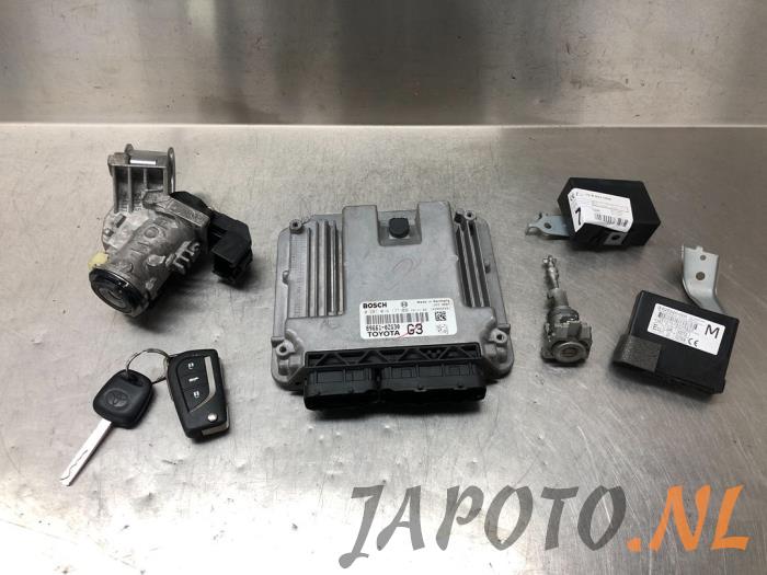 Used Ignition lock + computer Toyota Auris (E18) 1.4 D-4D-F 16V Price € 157,49 Margin scheme offered by Japoto Parts B.V.