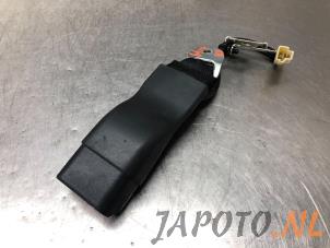 Used Rear seatbelt buckle, right Toyota Auris (E18) 1.4 D-4D-F 16V Price € 14,99 Margin scheme offered by Japoto Parts B.V.