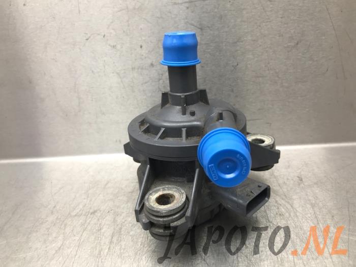 Usagé Pompe à eau Lexus IS (E3) Prix € 62,95 Règlement à la marge proposé par Japoto Parts B.V.