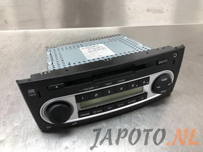 Radio CD Spieler van een Mitsubishi Colt (Z2/Z3) 1.3 16V 2009