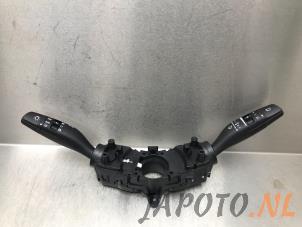Usagé Commutateur combi colonne de direction Kia Stonic (YB) 1.0i T-GDi 12V Eco-Dynamics+ Prix € 49,99 Règlement à la marge proposé par Japoto Parts B.V.
