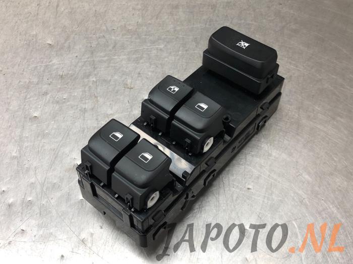 Usados Interruptor combinado de ventanillas Kia Stonic (YB) 1.0i T-GDi 12V Eco-Dynamics+ Precio € 52,45 Norma de margen ofrecido por Japoto Parts B.V.