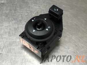 Usados Interruptor de retrovisor Kia Venga 1.6 CRDi VGT 16V Precio € 9,95 Norma de margen ofrecido por Japoto Parts B.V.