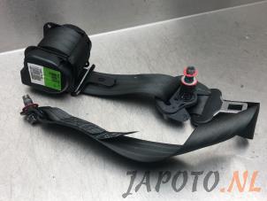 Używane Pas bezpieczenstwa lewy tyl Kia Venga 1.6 CRDi VGT 16V Cena € 34,99 Procedura marży oferowane przez Japoto Parts B.V.