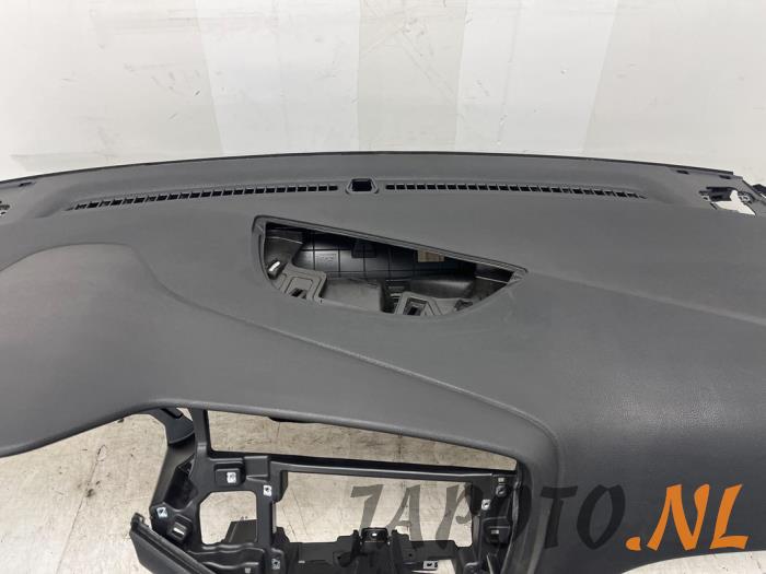 Airbag droite (tableau de bord) d'un Kia Cee'd (JDB5) 1.0i T-GDi 12V 120 2015
