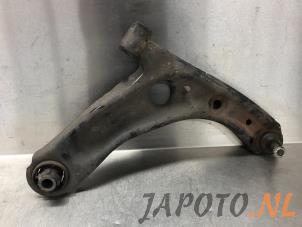 Usagé Bras de suspension bas avant droit Toyota Aygo (B10) 1.0 12V VVT-i Prix € 25,00 Règlement à la marge proposé par Japoto Parts B.V.