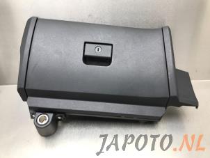 Usagé Boîte à gants Nissan 370 Z (Z34A) 3.7 V6 24V Prix € 74,95 Règlement à la marge proposé par Japoto Parts B.V.