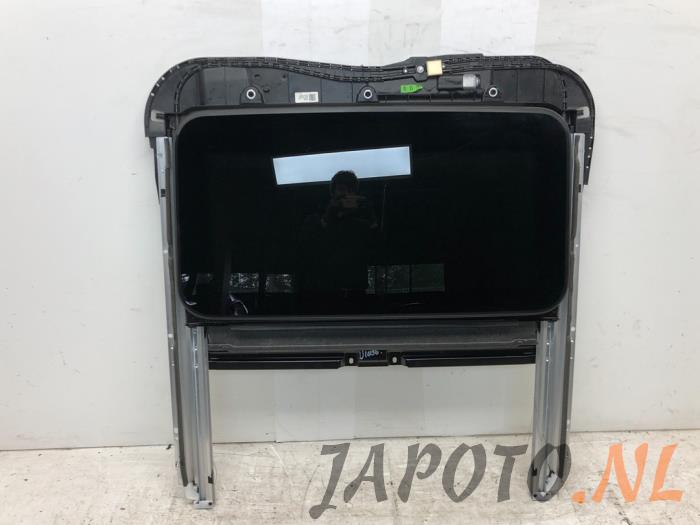 Używane Dach panoramiczny Kia Stonic (YB) 1.0i T-GDi 12V Eco-Dynamics+ Cena € 414,75 Procedura marży oferowane przez Japoto Parts B.V.