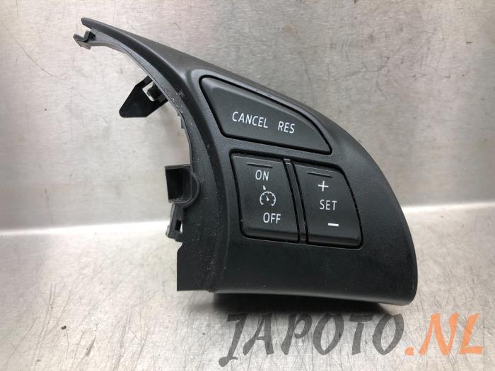 Interruptor de mando de volante de un Mazda CX-5 (KE,GH) 2.0 SkyActiv-G 160 16V 4WD 2013