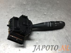 Usados Interruptor de limpiaparabrisas Kia Rio II (DE) 1.4 16V Precio € 24,95 Norma de margen ofrecido por Japoto Parts B.V.