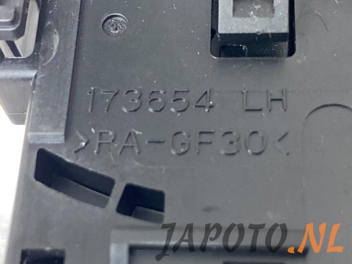 Scheibenwischer Schalter van een Toyota Corolla Verso (R10/11) 1.6 16V VVT-i 2005