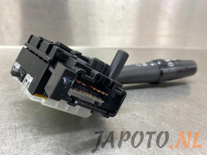Wiper switch from a Toyota Corolla Verso (R10/11) 1.6 16V VVT-i 2005