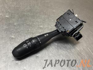 Usagé Commutateur lumière Mitsubishi Colt (Z2/Z3) 1.3 16V Prix € 29,95 Règlement à la marge proposé par Japoto Parts B.V.