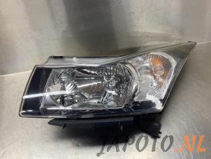 Used Headlight, right Chevrolet Cruze (300) 1.8 16V VVT Price € 99,00 Margin scheme offered by Japoto Parts B.V.