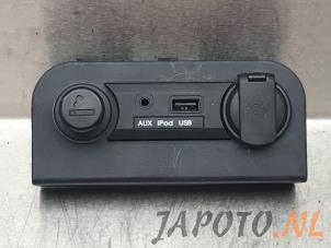 Używane Zlacze AUX/USB Kia Rio III (UB) 1.2 CVVT 16V Cena € 19,95 Procedura marży oferowane przez Japoto Parts B.V.